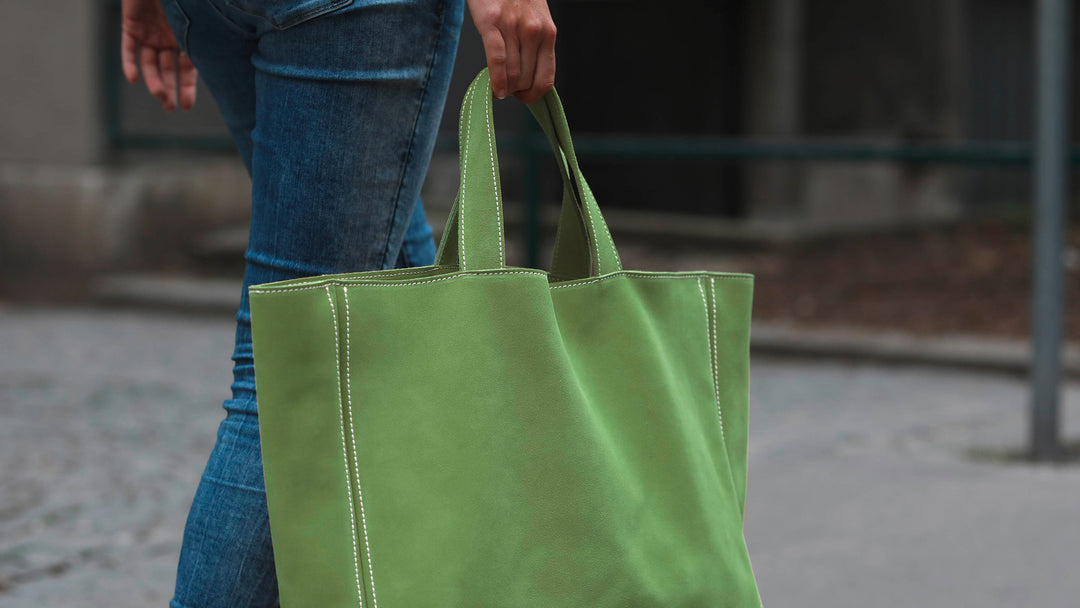 Chic shopper!