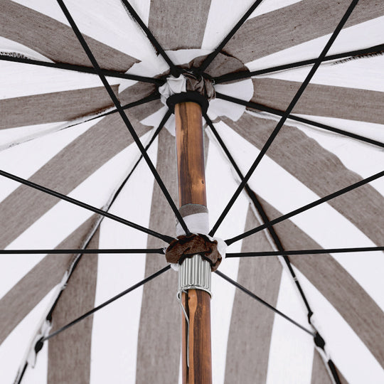 Francesco Maglia Strandschirm Braun – Edition „Stillsegler Parasol“